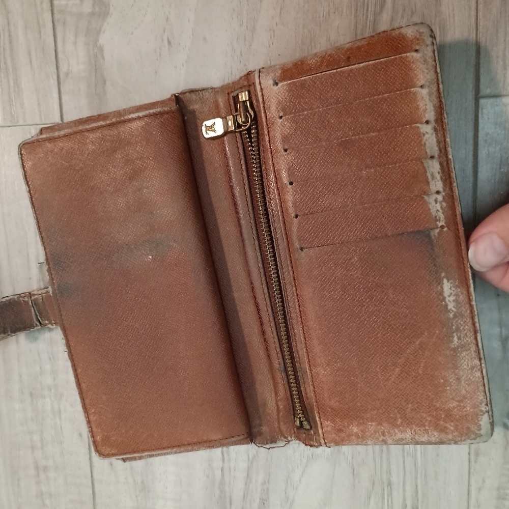 Authentic Louis Vuitton Viennois Kisslock Wallet - Picture 8 of 15